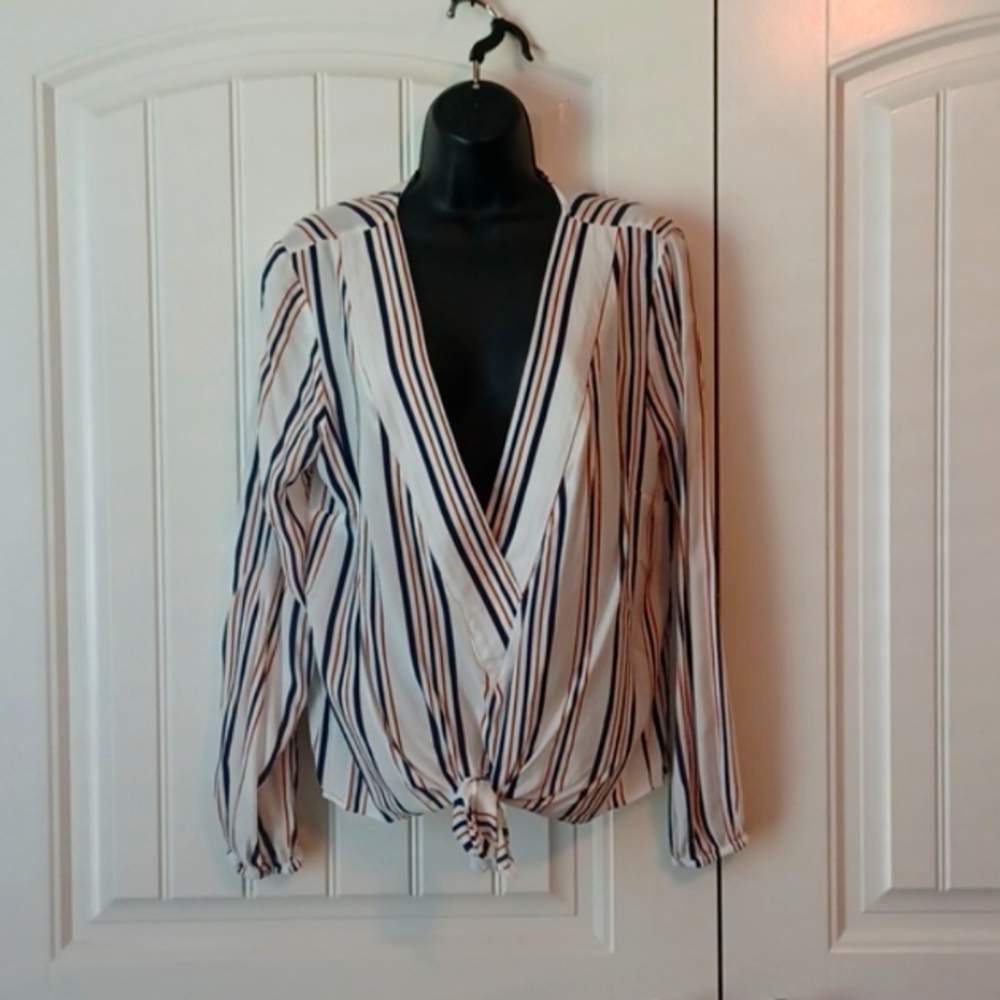 H&M V Neck, tie front top